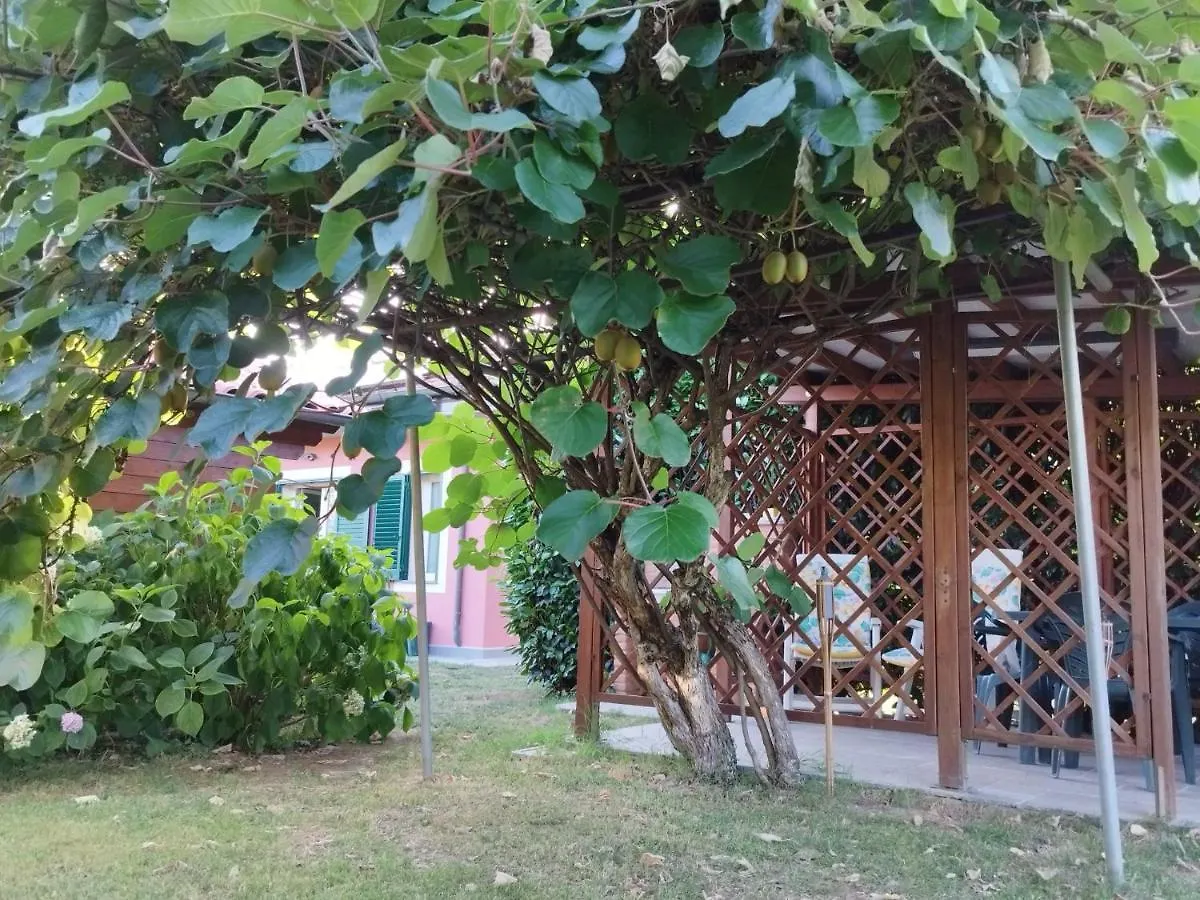 La Casina Villa Barga 0*,  Italy
