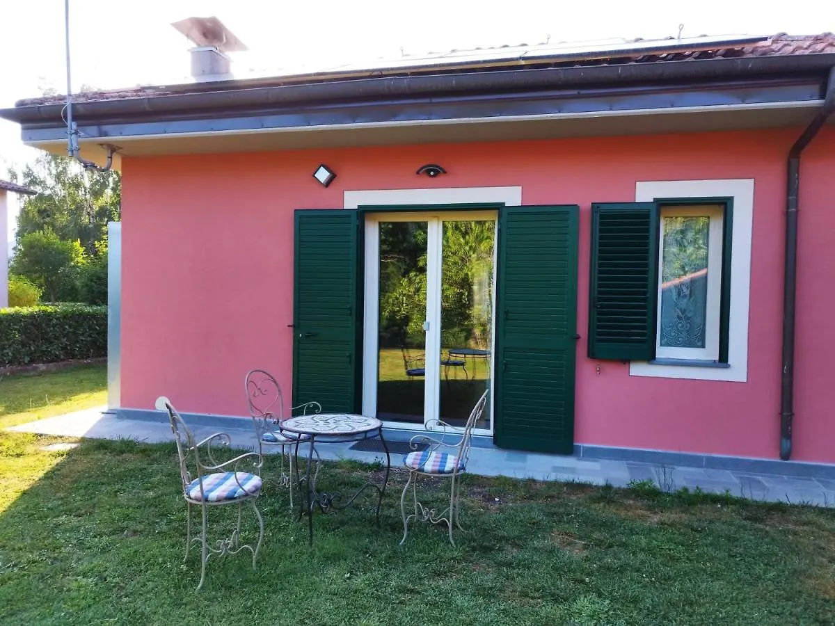 La Casina Villa Barga 0*,